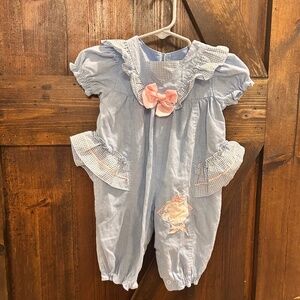Vintage baby ruffle romper-unable to read tag-fits like a size 6M